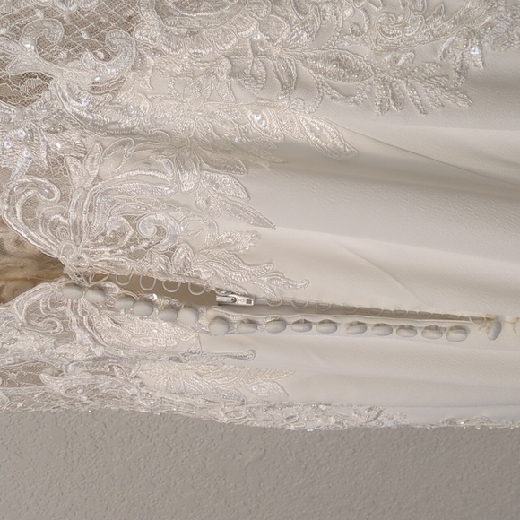 Essence of Australia D2457 white lace beaded sheer sleeveless wedding dress - Picture 10 of 15